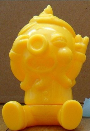uh oh Globby unpainted yellow figure by Bwana Spoons, produced by Gargamel. Front view.