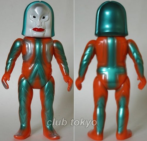 Dada Orange(Ultraman-Dada Set) Event Exclusive figure by Yuji Nishimura, produced by M1Go. Front view.