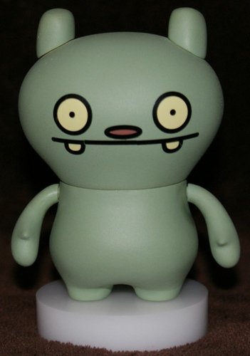 Uglydoll Jeero figure by David Horvath X Sun-Min Kim, produced by Critterbox. Front view.