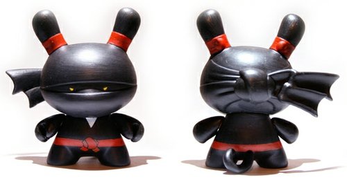 Ninja Panther figure by Zukaty. Front view.