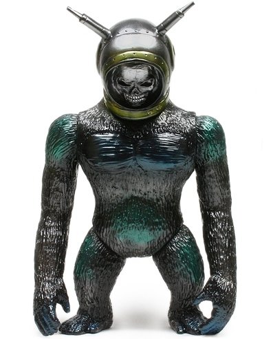 Robo Kong figure by Skull Head Butt, produced by Skull Head Butt. Front view.