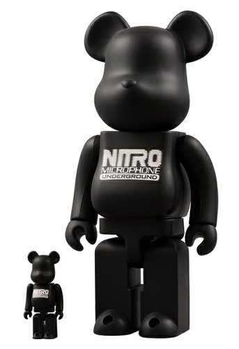 Nitro Microphone Underground - 100% & 400% Set figure, produced by Medicom Toy. Front view.