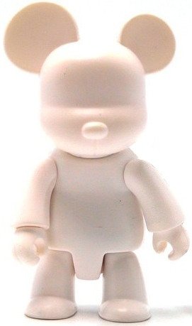 Bear Qee - DIY figure by Toy2R. Front view.