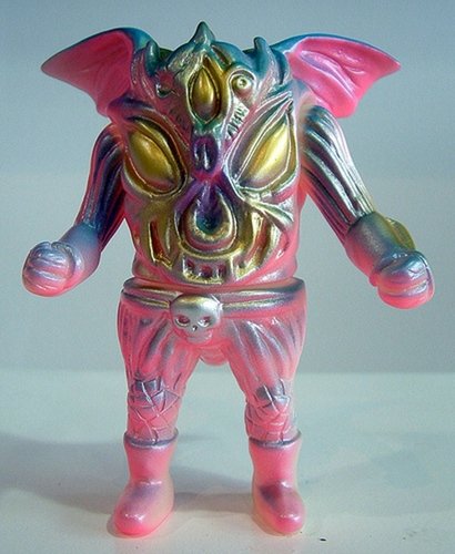 Luftkaiser  - TAG Dcon Exclusive figure by Paul Kaiju, produced by Toy Art Gallery. Front view.