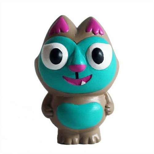 Turquoise on Beige Trouble  figure by Jared Deal. Front view.
