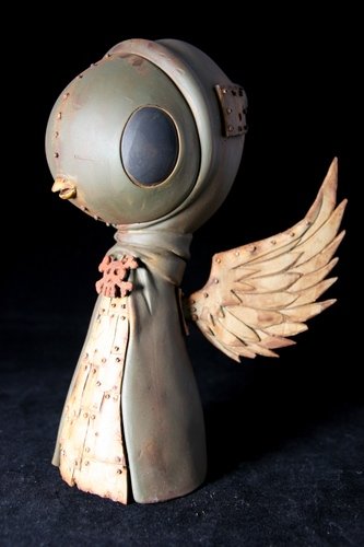 MBG-1812 Custom Bird Greeter figure by Drilone X Kathie Olivas. Front view.