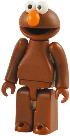 Elmo Kubrick 100% - Brown figure by Sesame Workshop, produced by Medicom Toy. Front view.