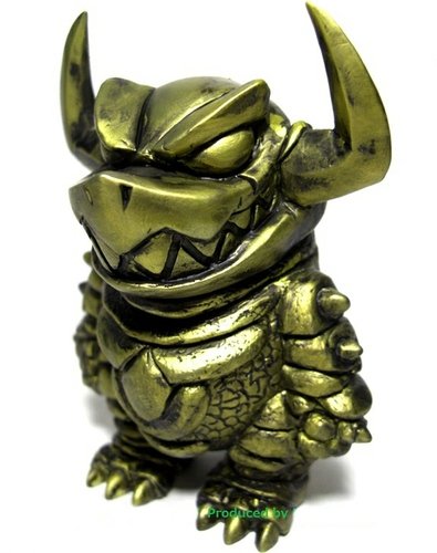 Mini Destdon (ミニデストドン) - Gold figure by Touma, produced by Monstock. Front view.