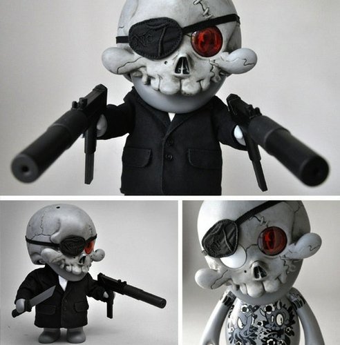 Trouble Boys No. 7 (Drifter) Tomenosuke Exclusive figure by Brandt Peters X Ferg, produced by Playge. Front view.