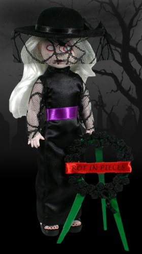 Ms. Eerie figure by Ed Long & Damien Glonek, produced by Mezco Toyz. Front view.