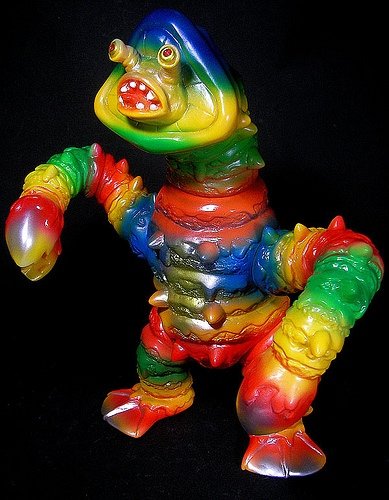 Oil Shock one-off, rainbow figure by Elegab, produced by Elegab. Front view.