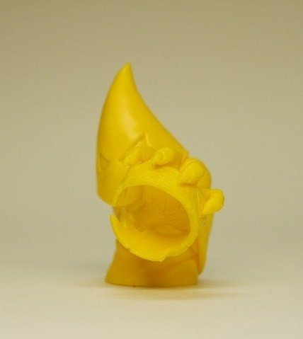 Universal Gravitation - Yellow figure by Junnosuke Abe, produced by Restore. Front view.