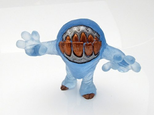 Ice Creecher  figure by Motorbot, produced by Deadbear Studios. Front view.