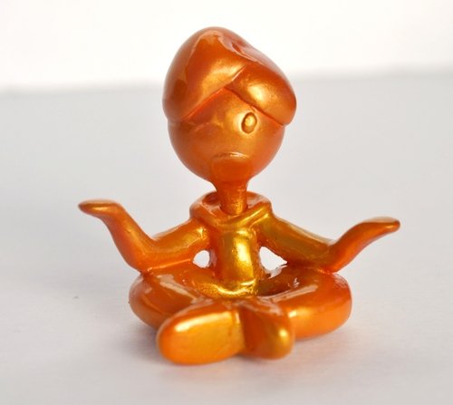 Pearly Peach Sesame figure by Shea Brittain, produced by Frankenfactory. Front view.