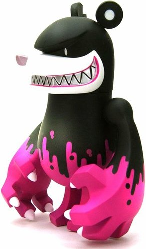KnuckleBear （ナックルベア） - Spanky Exclusive figure by Touma, produced by Wonderwall. Front view.