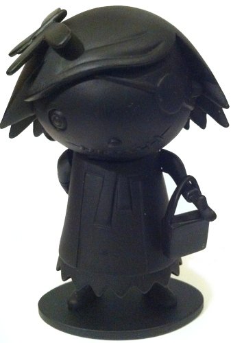 Scarygirl Black figure by Nathan Jurevicius, produced by Flying Cat. Front view.