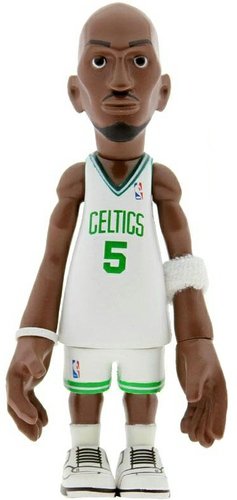 Kevin Garnett - White figure by Coolrain, produced by Mindstyle. Front view.