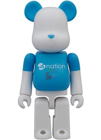 A-Nation 10th Anniversary Be@rbrick 100% figure by Bandai, produced by Medicom Toy. Front view.