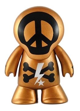 Coolz - Gold figure by Tabloid Hero, produced by Tabloid Hero. Front view.