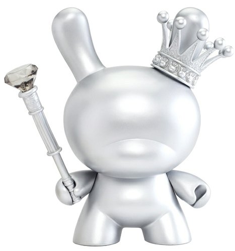 Silver King Dunny - KRNY Exclusive figure by Tristan Eaton, produced by Kidrobot. Front view.