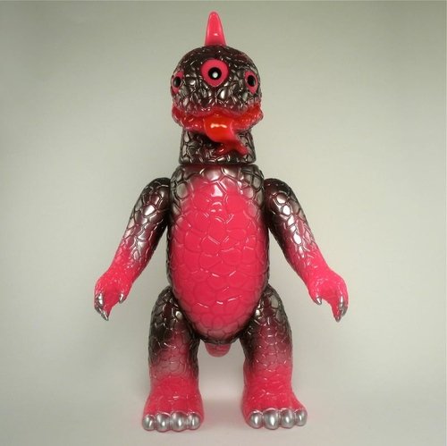Miborah - Neon Pink, Metallic Black figure by Kiyoka Ikeda. Front view.