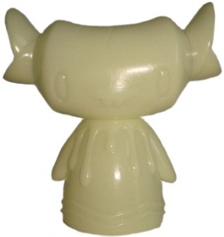 Fenton - Unpainted GID figure by Brian Flynn, produced by Super7. Front view.