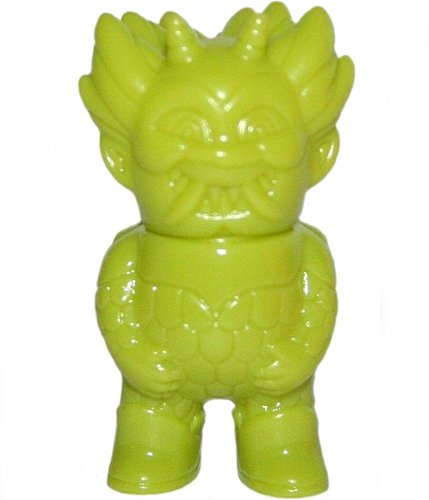 Micro Ojo Rojo figure by Martin Ontiveros, produced by Gargamel. Front view.