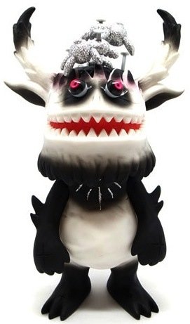 MOZnaiL - Panda figure by T9G, produced by Medicom Toy. Front view.