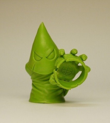 Universal Gravitation - Green figure by Junnosuke Abe, produced by Restore. Front view.