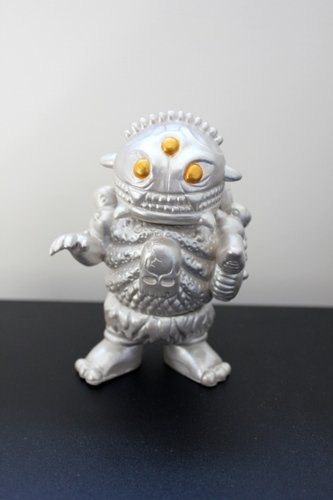Cheestroyer - Metallic - Silver figure by Bad Teeth Comics X Double Haunt. Front view.