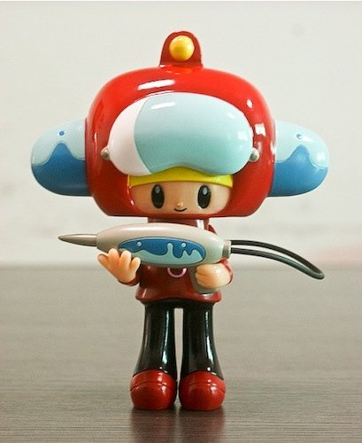 Robby the Space Fire Man figure by Itokin Park, produced by Kuso Vinyl. Front view.