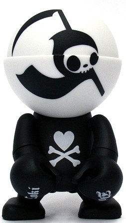 Reaper  figure by Simone Legno (Tokidoki), produced by Play Imaginative. Front view.