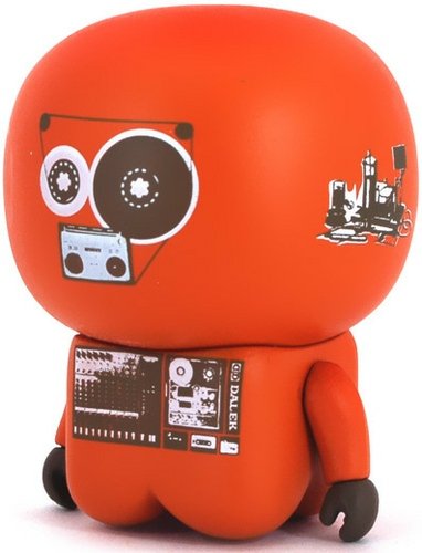 Dalek Unipo figure by Unklbrand, produced by Unklbrand. Front view.