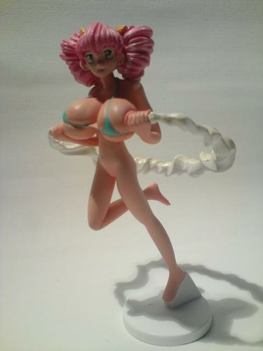 HIROPON - Peach figure by Takashi Murakami, produced by Kaiyodo. Front view.
