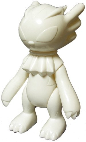 Yoorin - Unpainted White figure by P.P.Pudding (Gen Kitajima), produced by P.P.Pudding. Front view.