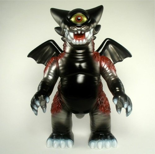Deathra - Silver, Black figure by Naoya Ikeda. Front view.