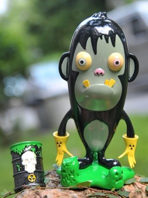 Harry figure, produced by Red Maki Toy. Front view.