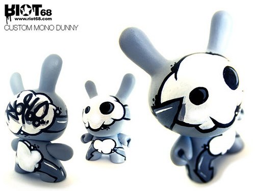 Custom Mono Dunny figure by Riot68, produced by Kidrobot. Front view.