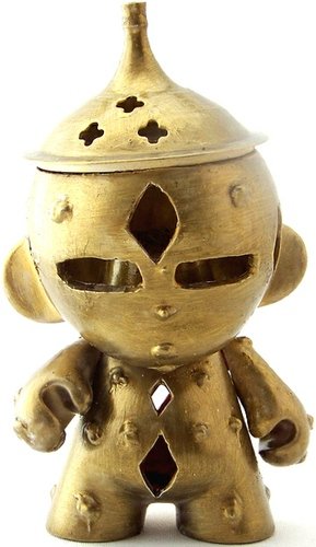 Mini Munny Incense Burner figure by Sket One. Front view.