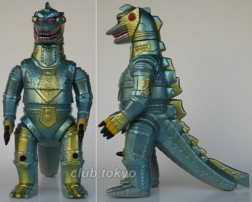 MechaGodzilla 1975 With Removable Head Missile Firing Style figure by Yuji Nishimura, produced by M1Go. Front view.
