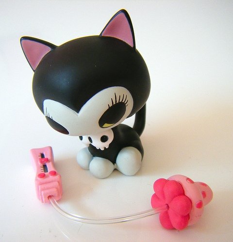 Keikos Pet Cat & Sex Toy figure by Junko Mizuno, produced by Kidrobot. Front view.