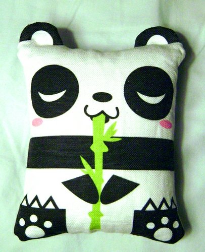 Bamboo Panda figure by Kat Brunnegraff. Front view.