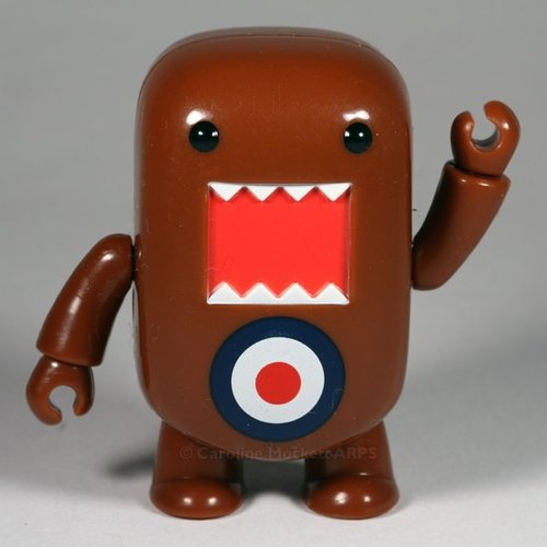 Target Domo Qee figure by Dark Horse Comics, produced by Toy2R. Front view.