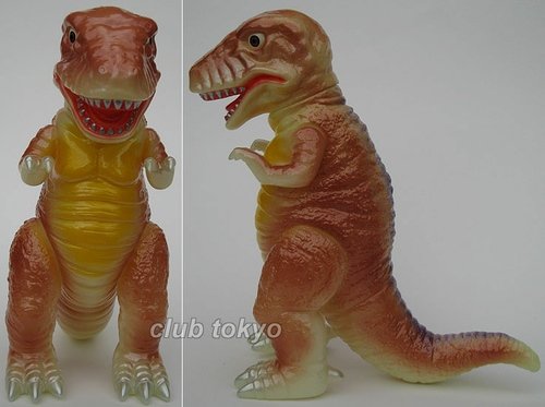 Last Dinosaur Brown Glow figure by Yuji Nishimura, produced by M1Go. Front view.