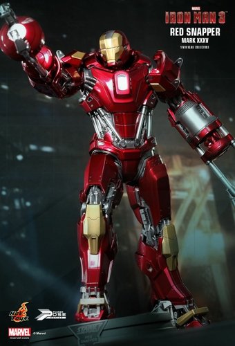 Iron Man Mark XXXV - Red Snapper figure, produced by Hot Toys. Front view.