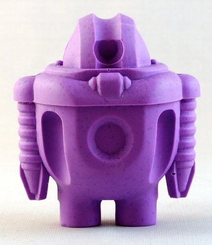 Robotones No.5 May Petal Purple Renold figure by Cris Rose, produced by Cris Rose. Front view.