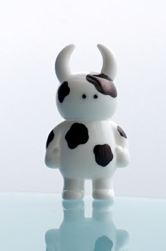 Uamou Moo figure by Ayako Takagi, produced by Uamou. Front view.