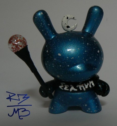 3 Dunny - Selene (Σελήνη) figure by R3-Mb, produced by Kidrobot. Front view.