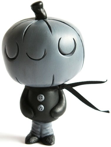 Hugo Shortpants - Noir  figure by Ume Toys (Richard Page), produced by Ume Toys. Front view.