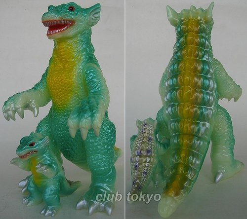 Gorgo Glow Green(Japan) figure by Yuji Nishimura, produced by M1Go. Front view.
